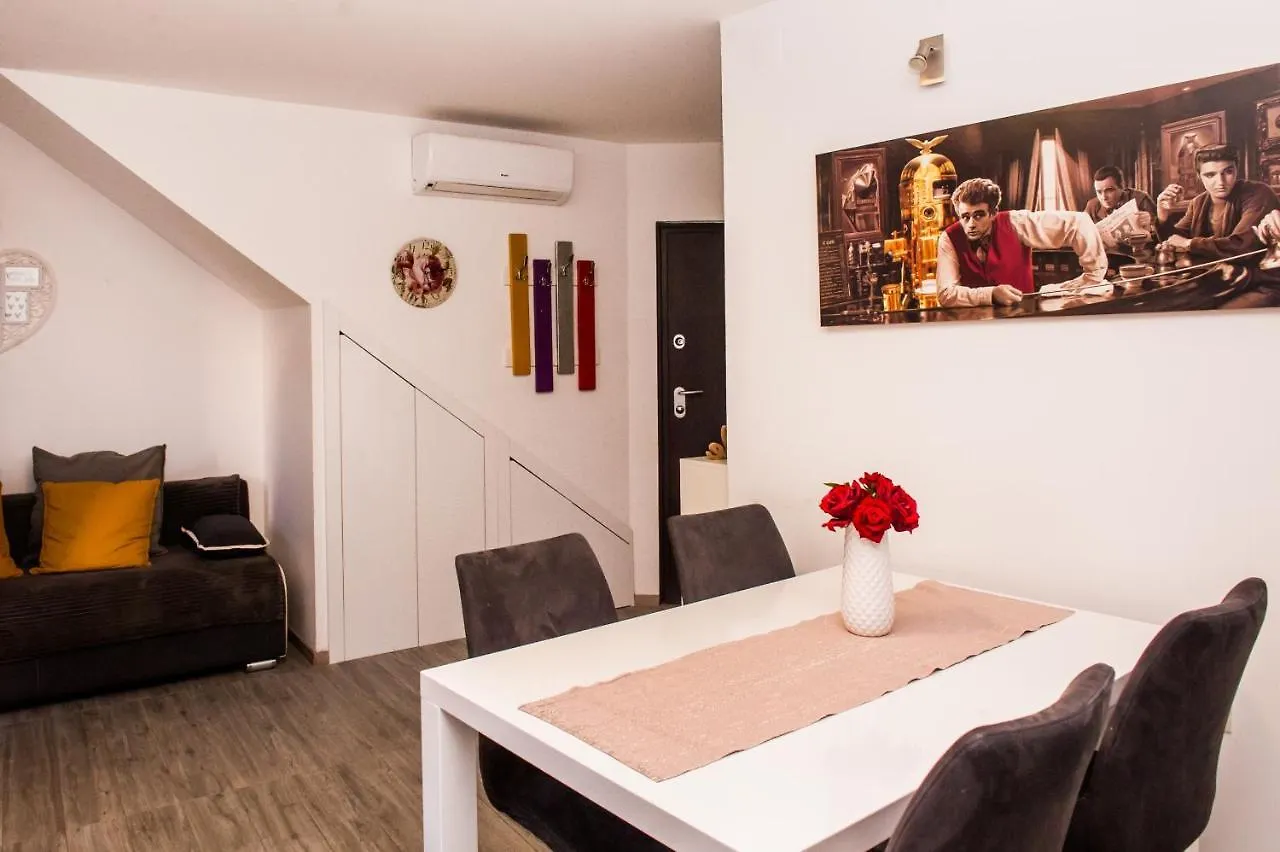Miki - City Center Apartment With Large Balcony Split 0*,